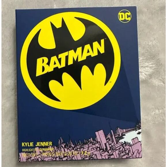 Batman x Kylie Cosmetics Makeup Set Lipstick Eyeliner Highlighter Eyeshadow NIB - Picture 7 of 16